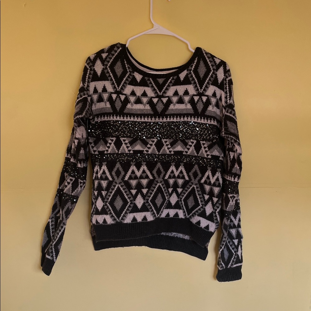 Chic Geometric Black and Gray Sweater